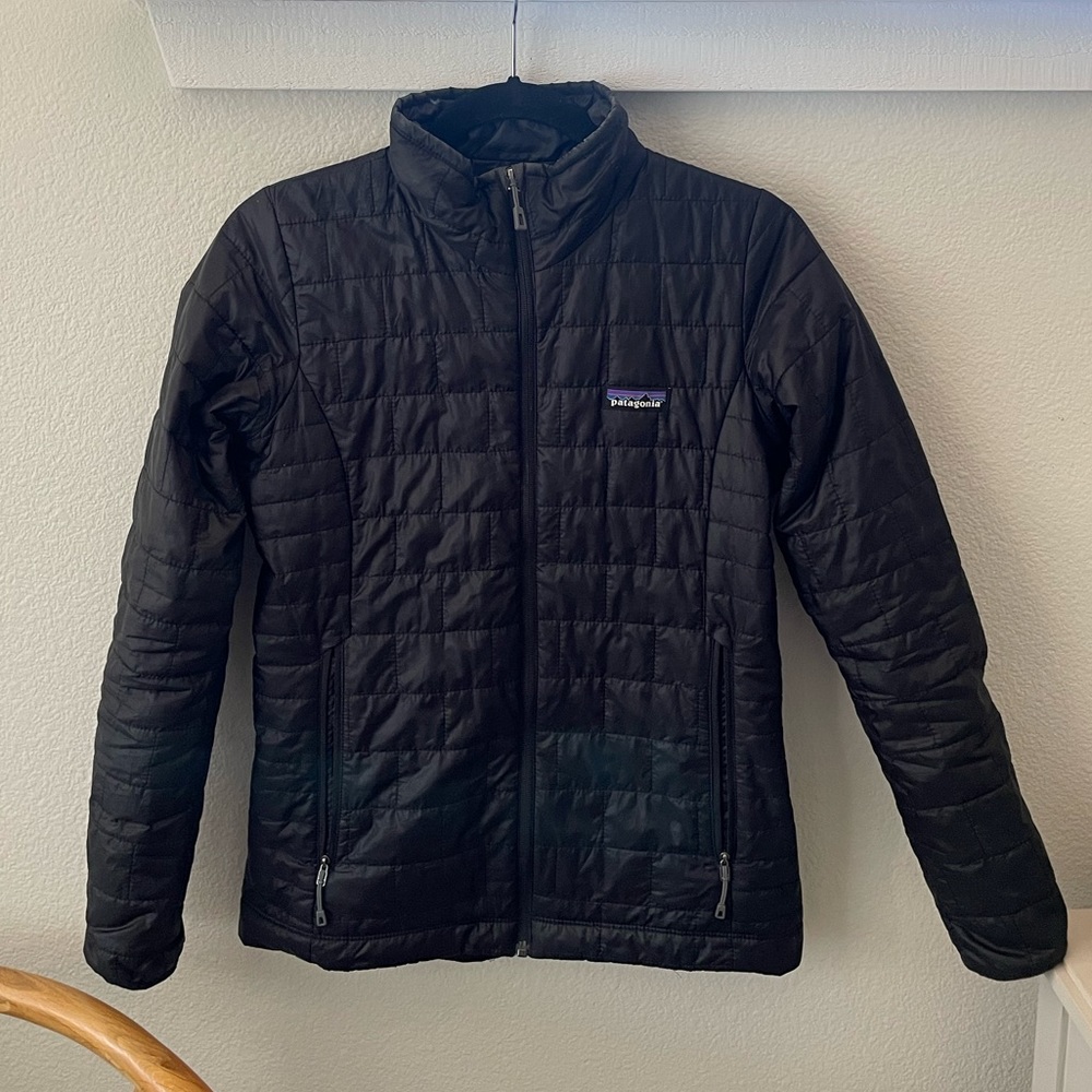 Women’s black Patagonia nano puff jacket